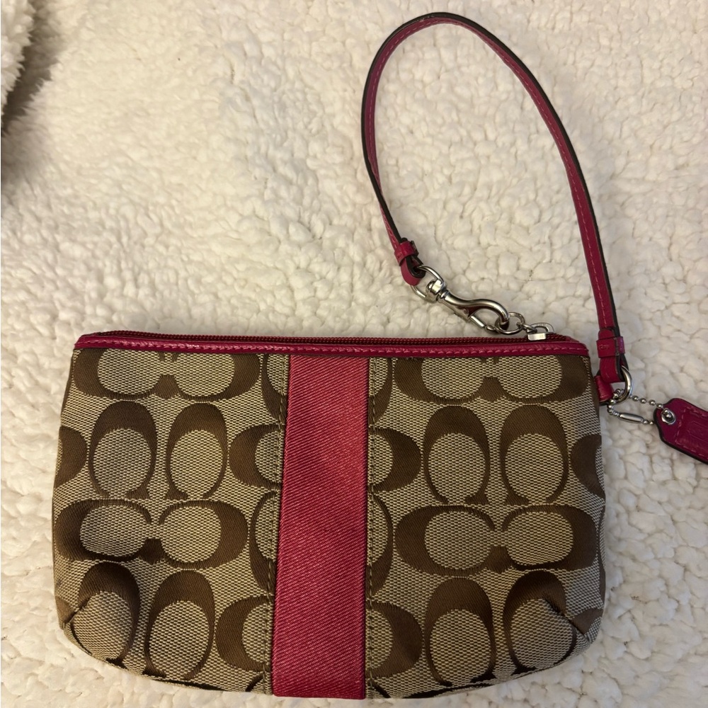 💗 Coach Signature Pink Trim Wristlet NWOT 💗 - Picture 3 of 6
